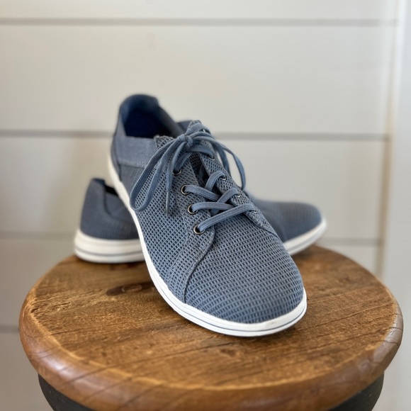 Clarks size 7.5 Cloud Stepper Dusty Blue Knit Sneakers - Picture 1 of 5